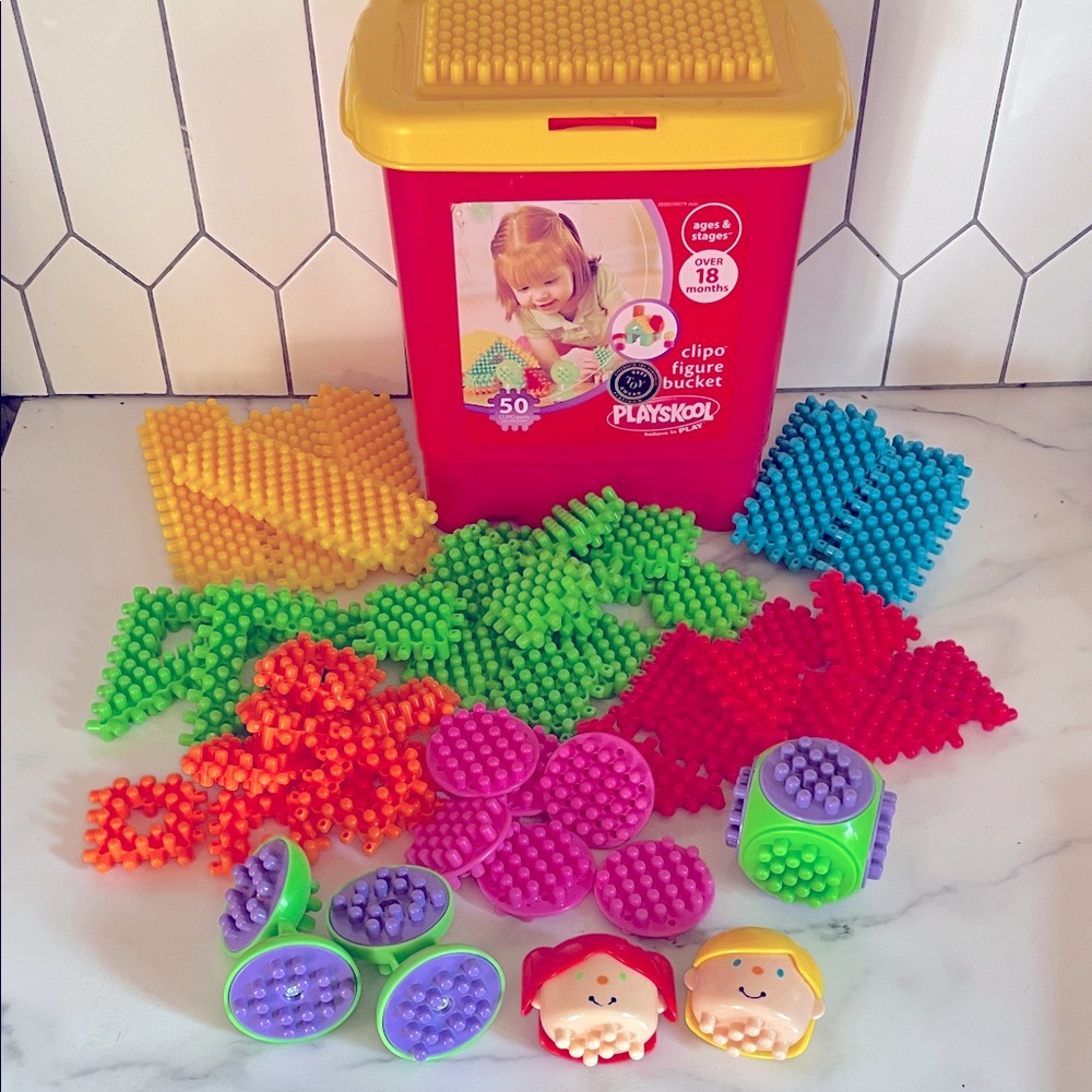 2007 Playskool Clipo Figure Bucket - COMPLETE